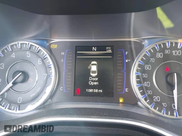 ✅ 2015 Chrysler 200 Limited • VIN: 1C3CCCAB4FN561291 • Lot: 43878729. Wystawiony na IAAI z przebiegiem 108 158 mil. Bezpłatny archiwum sprzedaży aukcyjnych z USA i szczegółowy raport historii pojazdu na DreamBid. Zdjęcie 7.