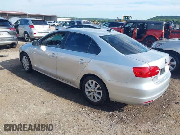 ✅ 2013 Volkswagen Jetta SE • VIN: 3VWDX7AJ2DM393349 • Лот: 42559444. Опубликован ранее на IAAI с пробегом 94 131 миль. Бесплатный доступ к архиву аукционных продаж из США и подробный отчёт об истории автомобиля на DreamBid. Изображение 3.