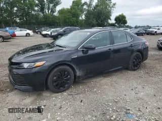 2020 Toyota Camry Hybrid LE z VIN 4T1C31AK4LU519586, wystawiony jako Copart lot #65003755 z przebiegiem 138 480 mil mil oraz Szkoda całkowita • Salvage title. Historia ofert i sprzedaży dostępna na DreamBid. Obrazek 1.