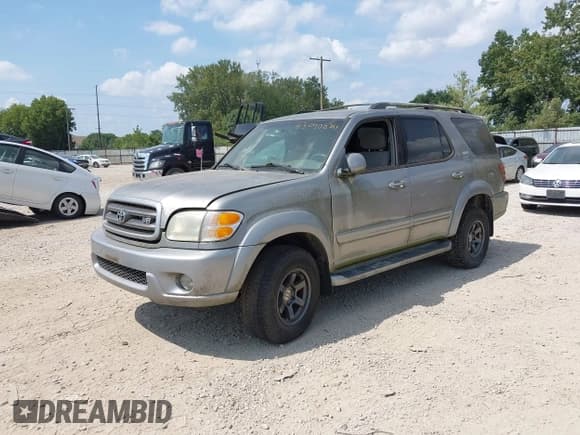 ✅ 2004 Toyota Sequoia SR5 • VIN: 5TDBT44A24S215554 • Lot: 43040836. Listed on IAAI with 139,586 mi. Free auction sales archive from the USA and detailed vehicle history report at DreamBid. Image 2.
