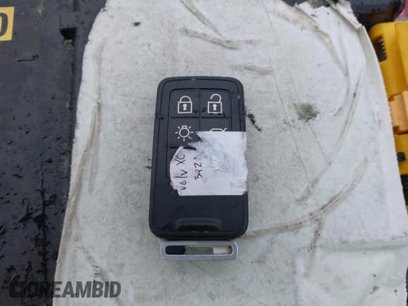 ✅ 2008 Volvo XC70 • VIN: YV4BZ982381036891 • Lot: 43777978. Listed on IAAI with 85,588 mi. Free auction sales archive from the USA and detailed vehicle history report at DreamBid. Image 11.