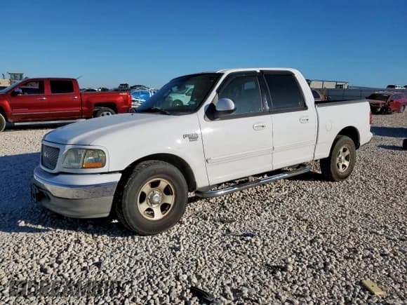 ✅ 2003 Ford F-150 XLT • VIN: 1FTRW07623KA19822 • Lot: 91926195. Wystawiony na Copart z przebiegiem Nie podano. Bezpłatny archiwum sprzedaży aukcyjnych z USA i szczegółowy raport historii pojazdu na DreamBid. Zdjęcie 1.