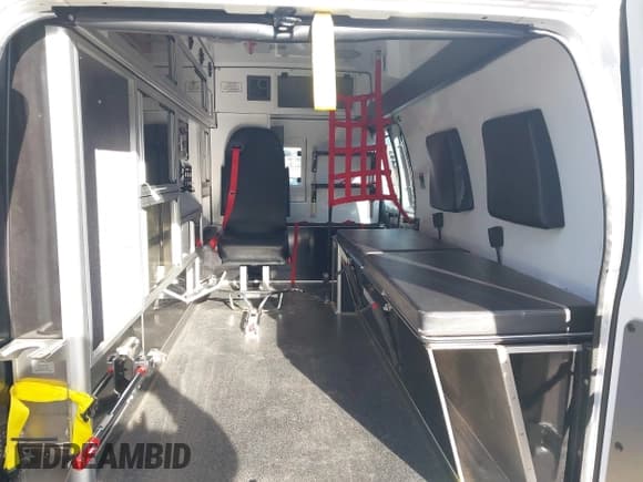 ✅ 2013 Ford Econoline Cargo Commercial • VIN: 1FDSS3ELXDDA25022 • Лот: 43672827. Опубликован ранее на IAAI с пробегом 339 102 миль. Бесплатный доступ к архиву аукционных продаж из США и подробный отчёт об истории автомобиля на DreamBid. Изображение 7.