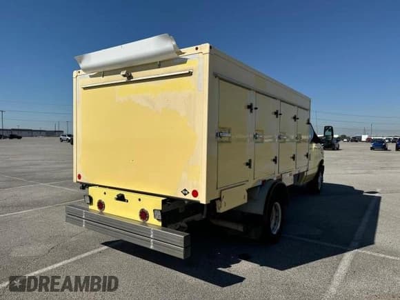 ✅ 2021 FORD E450 SUPER DUTY CUTAWAY VAN • VIN: 1FDXE4FN8MDC34245 • Lot: 74947084. Wystawiony na Copart z przebiegiem 70 651 mil. Bezpłatny archiwum sprzedaży aukcyjnych z USA i szczegółowy raport historii pojazdu na DreamBid. Zdjęcie 4.