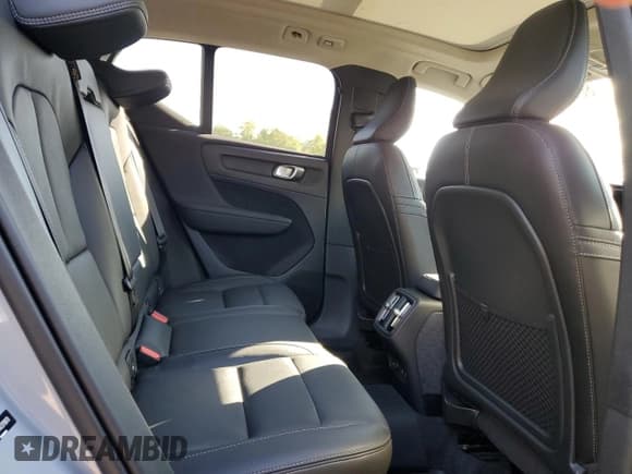 ✅ 2024 Volvo XC40 Plus Dark Theme • VIN: YV4L12UL1R2379678 • Лот: 80705665. Опубликован ранее на Copart с пробегом 11 672 миль. Бесплатный доступ к архиву аукционных продаж из США и подробный отчёт об истории автомобиля на DreamBid. Изображение 11.