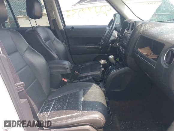 ✅ 2015 Jeep Patriot Latitude • VIN: 1C4NJPFAXFD429224 • Lot: 42477036. Wystawiony na IAAI z przebiegiem 125 900 mil. Bezpłatny archiwum sprzedaży aukcyjnych z USA i szczegółowy raport historii pojazdu na DreamBid. Zdjęcie 5.