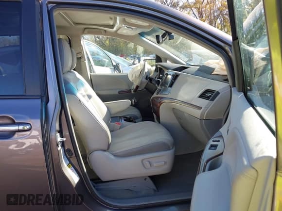 ✅ 2013 Toyota Sienna Limited • VIN: 5TDDK3DC9DS052599 • Lot: 43613278. Listed on IAAI with 208,117 mi. Free auction sales archive from the USA and detailed vehicle history report at DreamBid. Image 5.