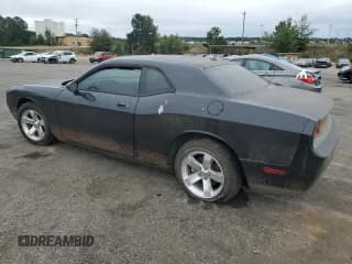 ✅ 2009 Dodge Challenger SE • VIN: 2B3LJ44V79H522139 • Lot: 71251454. Wystawiony na Copart z przebiegiem Nie podano. Bezpłatny archiwum sprzedaży aukcyjnych z USA i szczegółowy raport historii pojazdu na DreamBid. Zdjęcie 2.