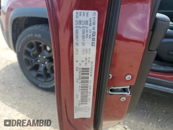 ✅ 2019 Jeep Cherokee Trailhawk Elite • VIN: 1C4PJMBX1KD249853 • Lot: 66100975. Wystawiony na Copart z przebiegiem 53 473 mil. Bezpłatny archiwum sprzedaży aukcyjnych z USA i szczegółowy raport historii pojazdu na DreamBid. Zdjęcie 12.