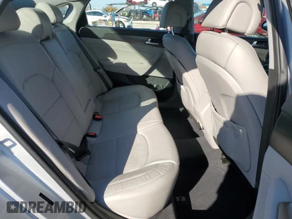 ✅ 2017 Hyundai Sonata Sport • VIN: 5NPE34AF9HH582931 • Lot: 90838595. Wystawiony na Copart z przebiegiem 70 576 mil. Bezpłatny archiwum sprzedaży aukcyjnych z USA i szczegółowy raport historii pojazdu na DreamBid. Zdjęcie 10.