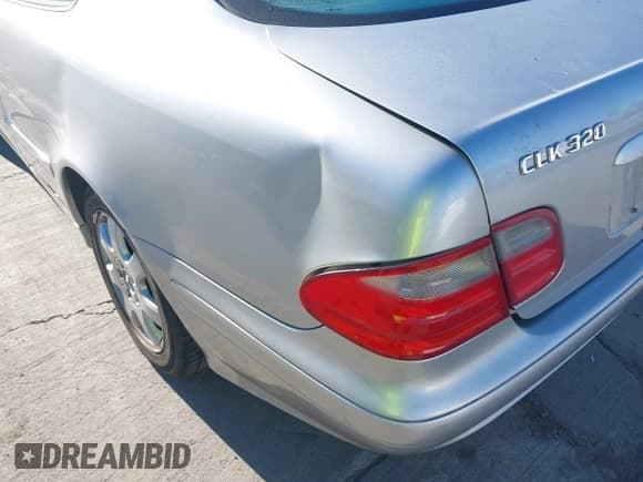 ✅ 2001 Mercedes-Benz CLK 320/430 • VIN: WDBLJ65G21T085022 • Lot: 43552659. Wystawiony na IAAI z przebiegiem 164 737 mil. Bezpłatny archiwum sprzedaży aukcyjnych z USA i szczegółowy raport historii pojazdu na DreamBid. Zdjęcie 18.