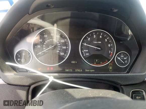 ✅ 2015 BMW 4 Series 428i • VIN: WBA3N3C53FK233050 • Lot: 71642835. Wystawiony na Copart z przebiegiem 166 173 mil. Bezpłatny archiwum sprzedaży aukcyjnych z USA i szczegółowy raport historii pojazdu na DreamBid. Zdjęcie 9.