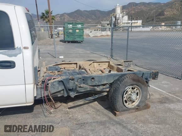 ✅ 2006 Chevrolet Silverado 1500 • VIN: 1GBHC23U36F265638 • Лот: 42360129. Опубликован ранее на IAAI с пробегом 182 385 миль. Бесплатный доступ к архиву аукционных продаж из США и подробный отчёт об истории автомобиля на DreamBid. Изображение 6.