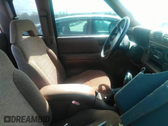 1997 Chevrolet S-10 LS с VIN 1GCCS19X8V8107223, выставлен на аукционе IAAI как лот 41730704 с пробегом 171 878 миль миль и . История ставок и продаж доступна на DreamBid. Изображение 5.