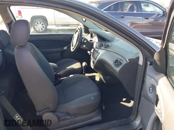 ✅ 2003 Ford Focus ZX3 • VIN: 3FAFP313X3R114873 • Lot: 43330293. Listed on IAAI with 135,938 mi. Free auction sales archive from the USA and detailed vehicle history report at DreamBid. Image 5.