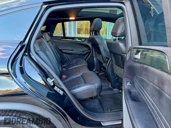 ✅ 2018 Mercedes-Benz GLE 43 AMG • VIN: 4JGED6EB9JA097343 • Lot: 96282855. Wystawiony na Copart z przebiegiem 120 039 mil. Bezpłatny archiwum sprzedaży aukcyjnych z USA i szczegółowy raport historii pojazdu na DreamBid. Zdjęcie 6.