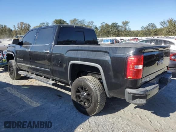 ✅ 2015 GMC Sierra 3500HD Denali • VIN: 1GT424E89FF605139 • Lot: 76071644. Wystawiony na Copart z przebiegiem 106 318 mil. Bezpłatny archiwum sprzedaży aukcyjnych z USA i szczegółowy raport historii pojazdu na DreamBid. Zdjęcie 2.