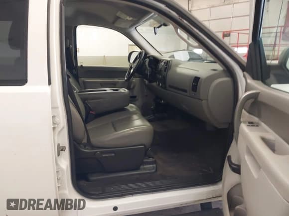 ✅ 2010 Chevrolet Silverado 1500 Work Truck • VIN: 3GCRKPE32AG111157 • Lot: 41078646. Listed on IAAI with 224,216 mi. Free auction sales archive from the USA and detailed vehicle history report at DreamBid. Image 5.