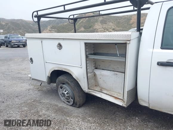 ✅ 2011 Chevrolet Silverado 2500HD Work Truck • VIN: 1GC0CVCG8BF215168 • Lot: 42391506. Wystawiony na IAAI z przebiegiem 139 157 mil. Bezpłatny archiwum sprzedaży aukcyjnych z USA i szczegółowy raport historii pojazdu na DreamBid. Zdjęcie 6.