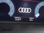 ✅ 2020 Audi Q3 S line Premium • VIN: WA1DECF30L1115390 • Lot: 42503728. Wystawiony na IAAI z przebiegiem 18 556 mil. Bezpłatny archiwum sprzedaży aukcyjnych z USA i szczegółowy raport historii pojazdu na DreamBid. Zdjęcie 7.