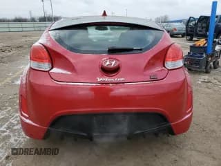 ✅ 2013 Hyundai Veloster w/Black Int • VIN: KMHTC6AD3DU133936 • Lot: 86974744. Wystawiony na Copart z przebiegiem 100 787 mil. Bezpłatny archiwum sprzedaży aukcyjnych z USA i szczegółowy raport historii pojazdu na DreamBid. Zdjęcie 6.