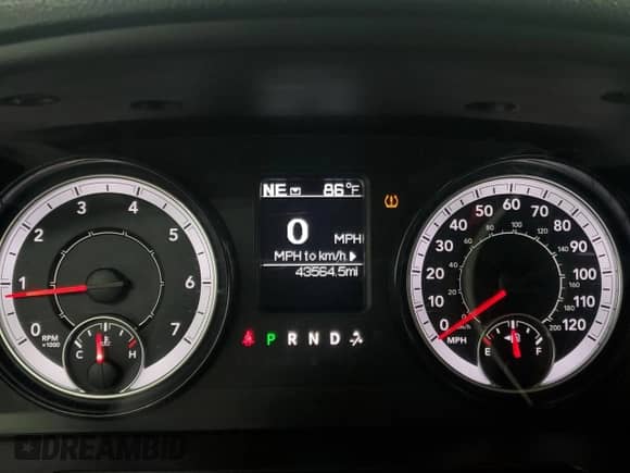 2024 Ram 1500 SLT z VIN 1C6RR6GG2RS122581, wystawiony jako Copart lot #71642285 z przebiegiem 43 564 mil mil oraz Czysty tytuł • Clean title. Historia ofert i sprzedaży dostępna na DreamBid. Obrazek 9.