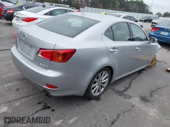 ✅ 2009 Lexus IS 250 • VIN: JTHCK262992028021 • Lot: 43875104. Wystawiony na IAAI z przebiegiem 166 655 mil. Bezpłatny archiwum sprzedaży aukcyjnych z USA i szczegółowy raport historii pojazdu na DreamBid. Zdjęcie 4.