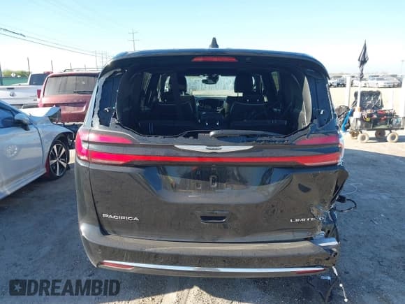 ✅ 2026 Chrysler Pacifica Limited • VIN: 2C4RC1GG9TR175851 • Lot: 43619972. Listed on IAAI with 4,295 mi. Free auction sales archive from the USA and detailed vehicle history report at DreamBid. Image 17.