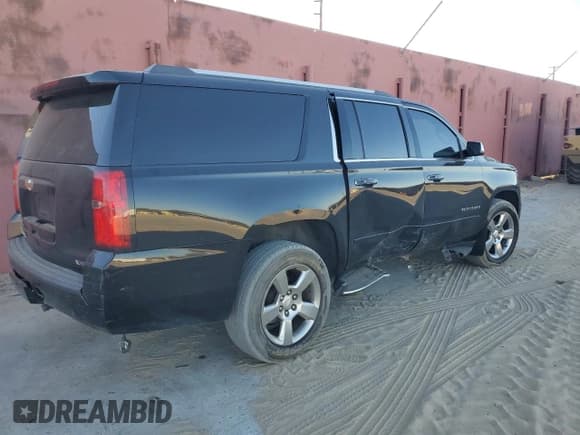 ✅ 2017 Chevrolet Suburban Premier • VIN: 1GNSCJKC3HR124937 • Lot: 73439714. Wystawiony na Copart z przebiegiem 243 522 mil. Bezpłatny archiwum sprzedaży aukcyjnych z USA i szczegółowy raport historii pojazdu na DreamBid. Zdjęcie 3.