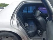 ✅ 2004 Ford Crown Victoria LX • VIN: 2FAFP74W54X120676 • Lot: 42989529. Wystawiony na IAAI z przebiegiem 128 413 mil. Bezpłatny archiwum sprzedaży aukcyjnych z USA i szczegółowy raport historii pojazdu na DreamBid. Zdjęcie 8.