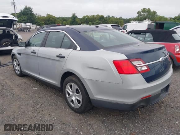 ✅ 2015 Ford Police Interceptor • VIN: 1FAHP2MK9FG162222 • Lot: 42921562. Wystawiony na IAAI z przebiegiem 202 231 mil. Bezpłatny archiwum sprzedaży aukcyjnych z USA i szczegółowy raport historii pojazdu na DreamBid. Zdjęcie 3.