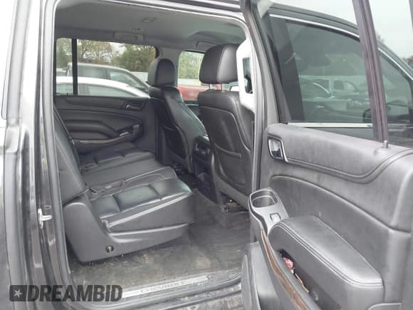 ✅ 2015 Chevrolet Suburban LT • VIN: 1GNSCJKC2FR124201 • Lot: 43614947. Listed on IAAI with 221,947 mi. Free auction sales archive from the USA and detailed vehicle history report at DreamBid. Image 8.