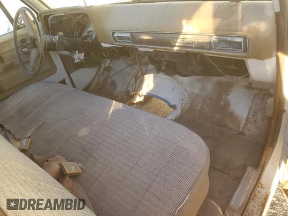 ✅ 1974 Chevrolet Suburban • VIN: CCY164F189473 • Lot: 49678415. Listed on Copart with Not provided. Free auction sales archive from the USA and detailed vehicle history report at DreamBid. Image 8.