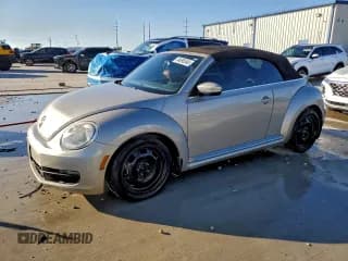 ✅ 2015 Volkswagen Beetle 1.8T • VIN: 3VW517AT8FM808362 • Lot: 94696545. Wystawiony na Copart z przebiegiem 131 484 mil. Bezpłatny archiwum sprzedaży aukcyjnych z USA i szczegółowy raport historii pojazdu na DreamBid. Zdjęcie 1.