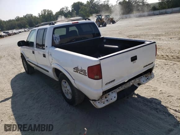 ✅ 2003 Chevrolet S-10 LS • VIN: 1GCDT13X53K106637 • Лот: 68842524. Опубликован ранее на Copart с пробегом 182 096 миль. Бесплатный доступ к архиву аукционных продаж из США и подробный отчёт об истории автомобиля на DreamBid. Изображение 2.