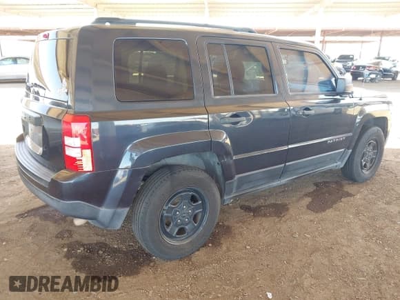✅ 2016 Jeep Patriot Sport SE • VIN: 1C4NJPBA5GD562173 • Lot: 42240239. Listed on IAAI with 137,944 mi. Free auction sales archive from the USA and detailed vehicle history report at DreamBid. Image 4.