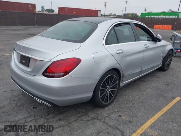 ✅ 2020 Mercedes-Benz C 300 • VIN: W1KWF8DB4LR596867 • Лот: 43294079. Опубликован ранее на IAAI с пробегом Не указан. Бесплатный доступ к архиву аукционных продаж из США и подробный отчёт об истории автомобиля на DreamBid. Изображение 4.