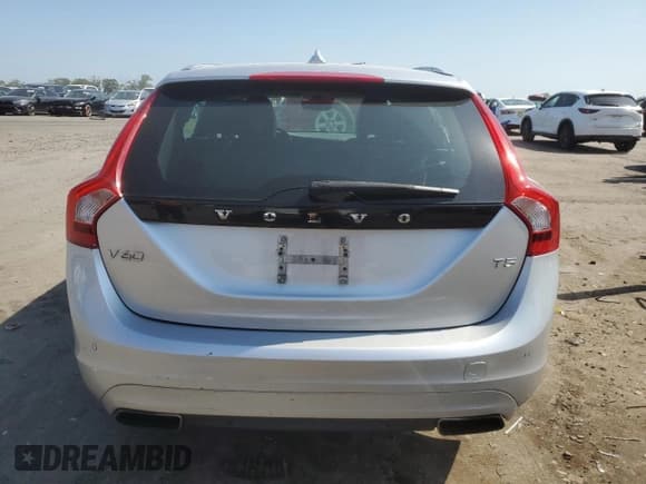 ✅ 2016 Volvo V60 T5 Drive-E Premier • VIN: YV140MEK2G1315366 • Lot: 61900905. Wystawiony na Copart z przebiegiem 119 354 mil. Bezpłatny archiwum sprzedaży aukcyjnych z USA i szczegółowy raport historii pojazdu na DreamBid. Zdjęcie 6.