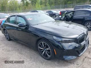 ✅ 2024 BMW 5 Series 530i xDrive • VIN: WBA53FJ09RCR24363 • Лот: 42259977. Опубликован ранее на IAAI с пробегом 19 003 миль. Бесплатный доступ к архиву аукционных продаж из США и подробный отчёт об истории автомобиля на DreamBid. Изображение 1.