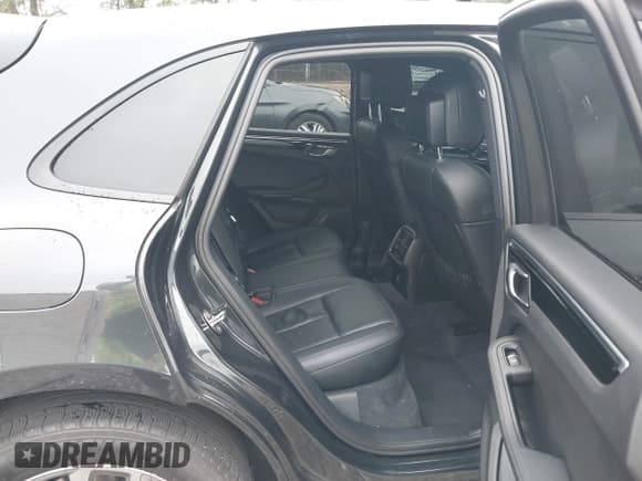 ✅ 2023 Porsche Macan • VIN: WP1AA2A55PLB17586 • Lot: 43393099. Listed on IAAI with 39,000 mi. Free auction sales archive from the USA and detailed vehicle history report at DreamBid. Image 8.