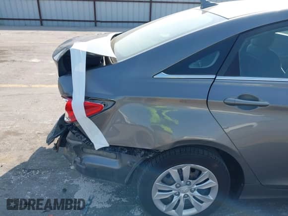 2012 Hyundai Sonata GLS with VIN 5NPEB4AC3CH310134, listed as a IAAI auction lot 43153098 with 198,726 mi miles and . Bid and sale history available at DreamBid. Image 6.