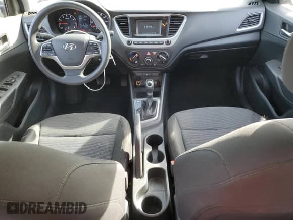 2020 Hyundai Accent SE z VIN 3KPC24A67LE101940, wystawiony jako Copart lot #76359753 z przebiegiem 73 889 mil mil oraz . Historia ofert i sprzedaży dostępna na DreamBid. Obrazek 8.