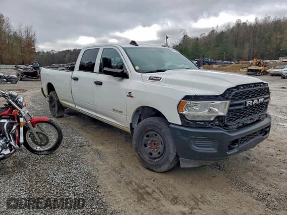 ✅ 2022 Ram 2500 Tradesman • VIN: 3C6UR4HL7NG219027 • Lot: 94081755. Wystawiony na Copart z przebiegiem 228 661 mil. Bezpłatny archiwum sprzedaży aukcyjnych z USA i szczegółowy raport historii pojazdu na DreamBid. Zdjęcie 4.