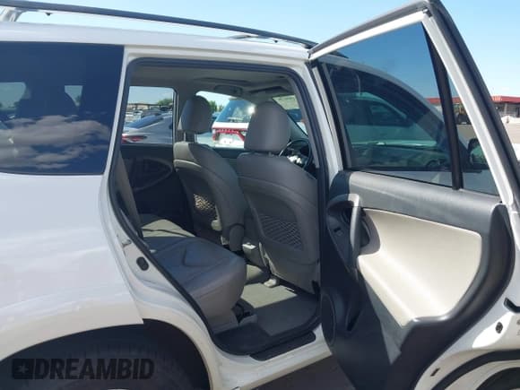✅ 2012 Toyota RAV4 Limited • VIN: 2T3DK4DV1CW092079 • Lot: 43193176. Listed on IAAI with 170,815 mi. Free auction sales archive from the USA and detailed vehicle history report at DreamBid. Image 8.