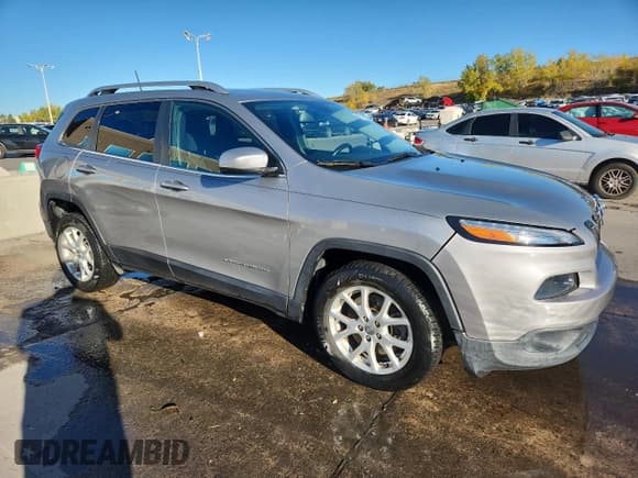 ✅ 2016 Jeep Cherokee Latitude • VIN: 1C4PJLCBXGW297649 • Лот: 86712135. Опубликован ранее на Copart с пробегом 100 586 миль. Бесплатный доступ к архиву аукционных продаж из США и подробный отчёт об истории автомобиля на DreamBid. Изображение 4.