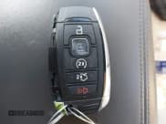 ✅ 2018 Lincoln MKZ Hybrid Select • VIN: 3LN6L5LU2JR608855 • Lot: 43803395. Wystawiony na IAAI z przebiegiem 211 747 mil. Bezpłatny archiwum sprzedaży aukcyjnych z USA i szczegółowy raport historii pojazdu na DreamBid. Zdjęcie 11.