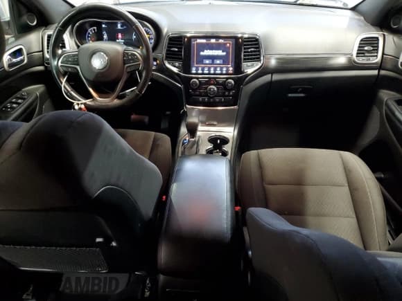 ✅ 2019 Jeep Grand Cherokee Laredo E • VIN: 1C4RJFAG1KC815957 • Lot: 86221725. Wystawiony na Copart z przebiegiem 67 251 mil. Bezpłatny archiwum sprzedaży aukcyjnych z USA i szczegółowy raport historii pojazdu na DreamBid. Zdjęcie 8.