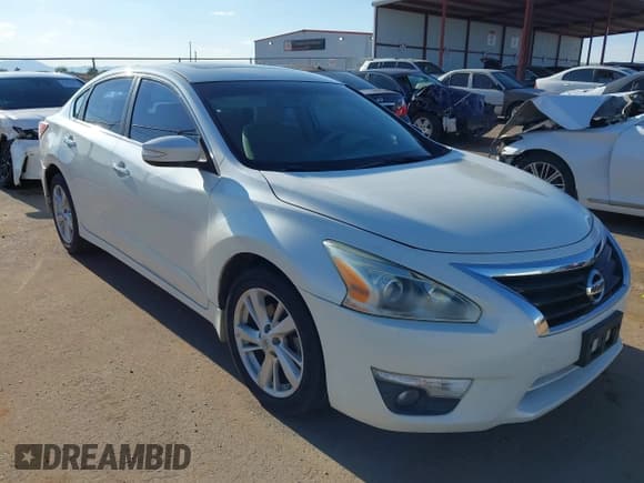 ✅ 2014 Nissan Altima SV • VIN: 1N4AL3AP7EC272243 • Lot: 43037403. Listed on IAAI with 85,536 mi. Free auction sales archive from the USA and detailed vehicle history report at DreamBid. Image 1.