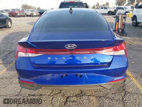 ✅ 2022 Hyundai Elantra SEL • VIN: KMHLM4AG6NU337708 • Lot: 41231413. Listed on IAAI with 18,804 mi. Free auction sales archive from the USA and detailed vehicle history report at DreamBid. Image 17.
