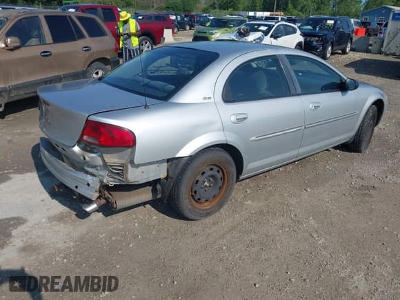 ✅ 2001 Dodge Stratus SE • VIN: 1B3EJ46U21N508528 • Lot: 42851096. Wystawiony na IAAI z przebiegiem 90 708 mil. Bezpłatny archiwum sprzedaży aukcyjnych z USA i szczegółowy raport historii pojazdu na DreamBid. Zdjęcie 4.
